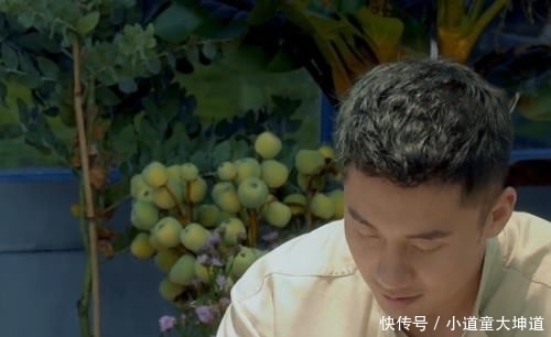 信号|心动的信号:薛逸星郑琴心肢体接触不雅,旁边女二的举动最让人称赞