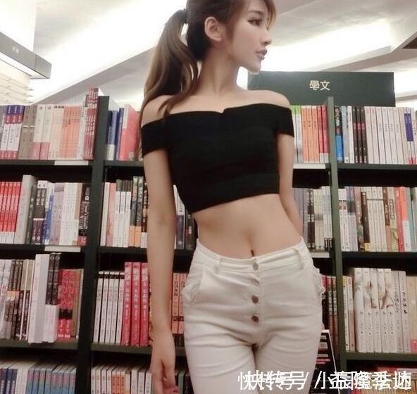 牛仔裤|小姐姐穿修身牛仔裤，突显魅力小蛮腰，青春活力的女神范十足