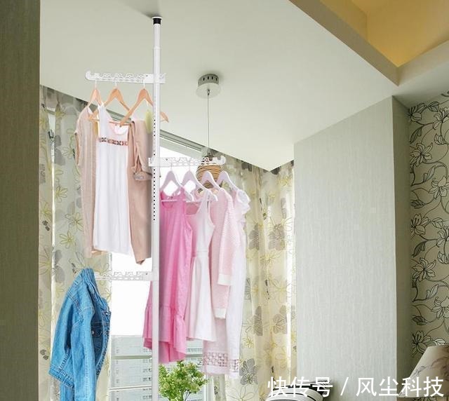 衣服|阳台和客厅打通后,衣服晾哪里?5种办法解决,让你不再困扰!