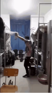 |搞笑GIF:世界上最可怕的荡秋千,给钱我都不去