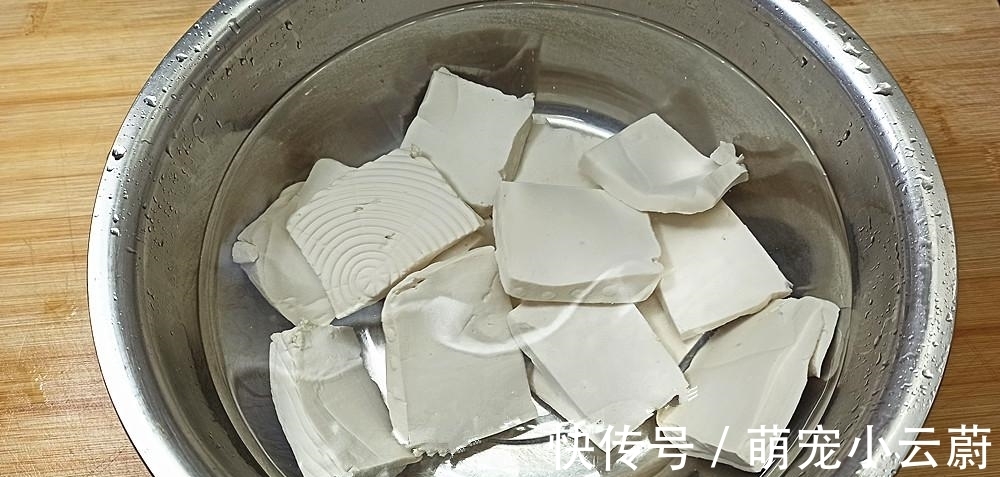 天冷了，这道“麻辣血旺”做来吃，太过瘾，汤汁拌饭都能吃2碗