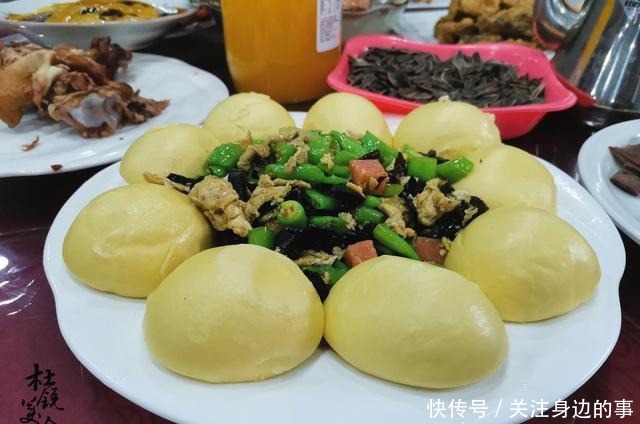 晒500一桌的农村宴席,网友这太实惠了,在城里至少1千!