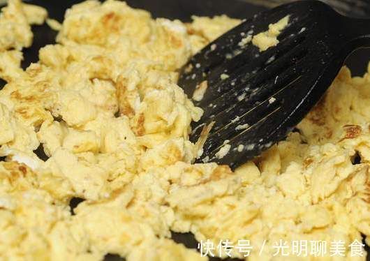 虾皮|做韭菜馅饺子，切完别直接拌馅，忘了关键一步，难怪韭菜总出水