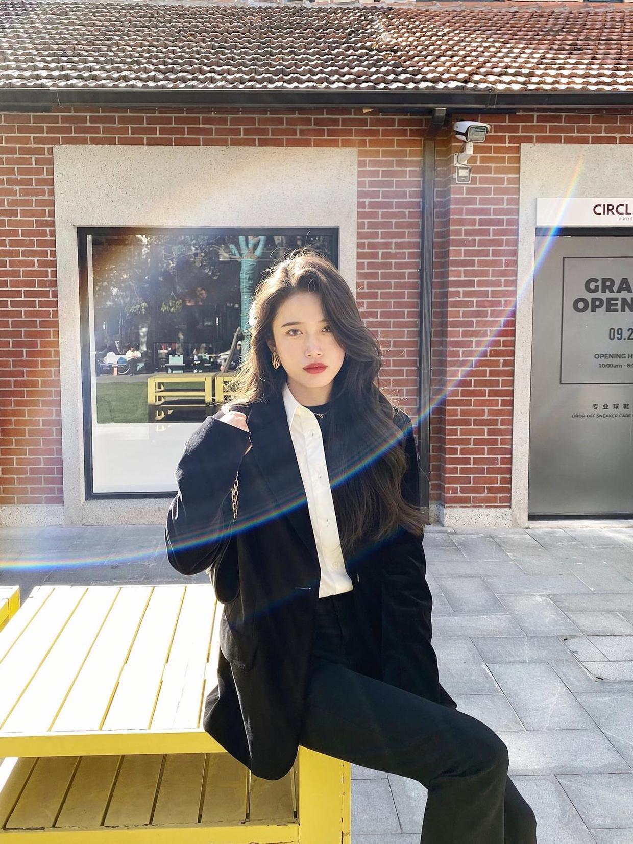 驼色 这个冬天“灯芯绒西装”火了,保暖还有大女人韵味,值得借鉴