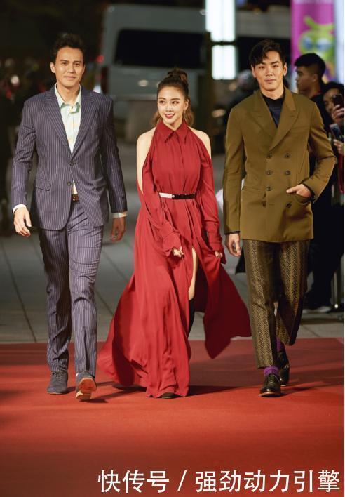 气质|鬼鬼也太可爱了,红色复古小衫配“樱桃辫”,气质不像30多的人