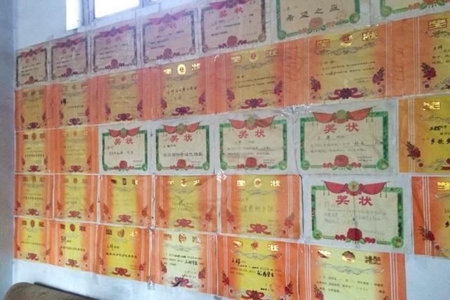 孩子|孩子带回家第一张奖状,妈妈正感欣慰,看清字后却难以淡定