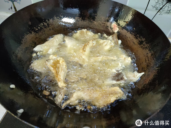 干炸蘑菇，挂糊还是直接炸？都不对，教你正确做法，又香又酥又脆