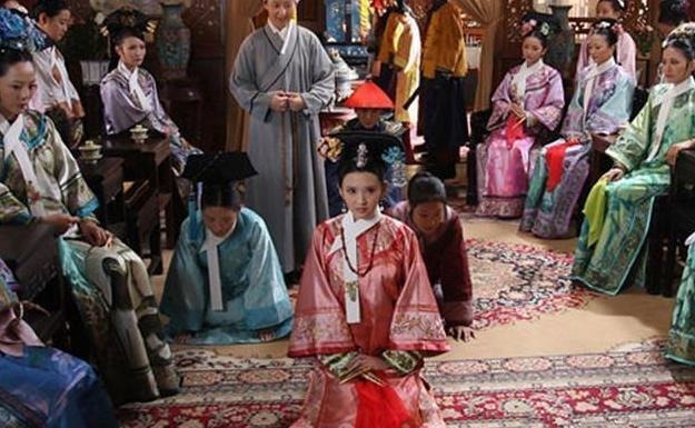 皇后|她是貌美少年,年幼就成为皇后,怀孕之后却被皇帝赐死