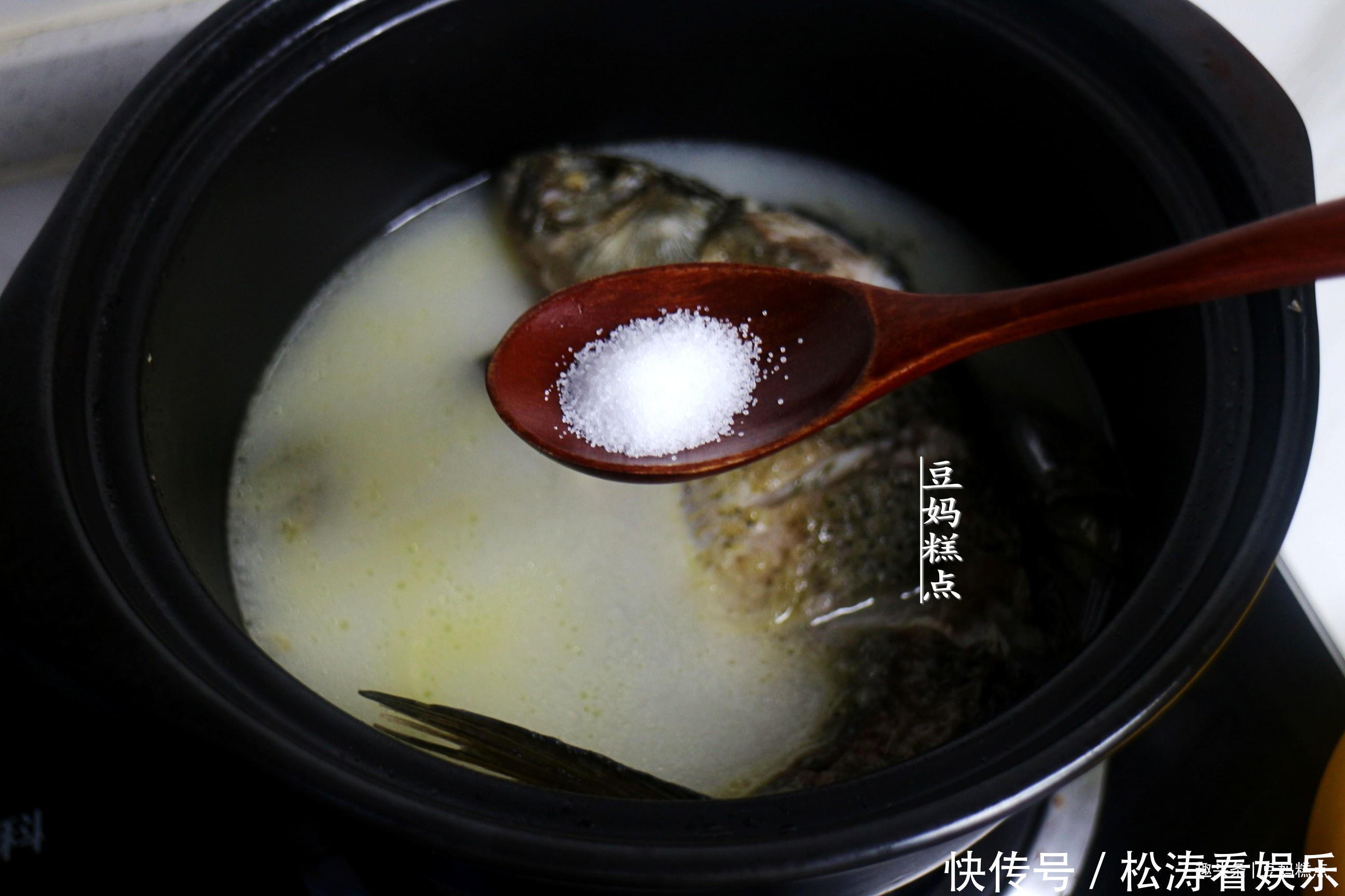 营养|鲫鱼汤的正确做法,记住3点,汤鲜味美,营养丰富
