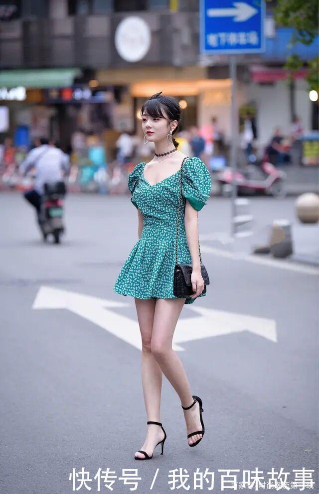 今秋火了一种新穿法,“上暖下凉”运用得炉火纯青,时髦又优雅!