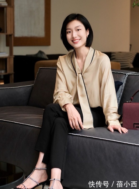 卫衣 春季还是穿“衬衫”最高级,搭配半身裙、牛仔裤、阔腿裤,好洋气