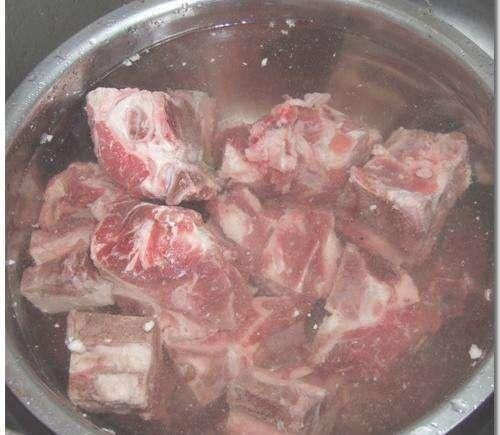 解冻肉时,用水泡就大错特错了!大厨分享8大解冻技巧请收好!