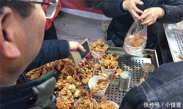 哄抢|父子俩街边摆摊卖“它”,一出摊就遭哄抢,食客买一份根本不够