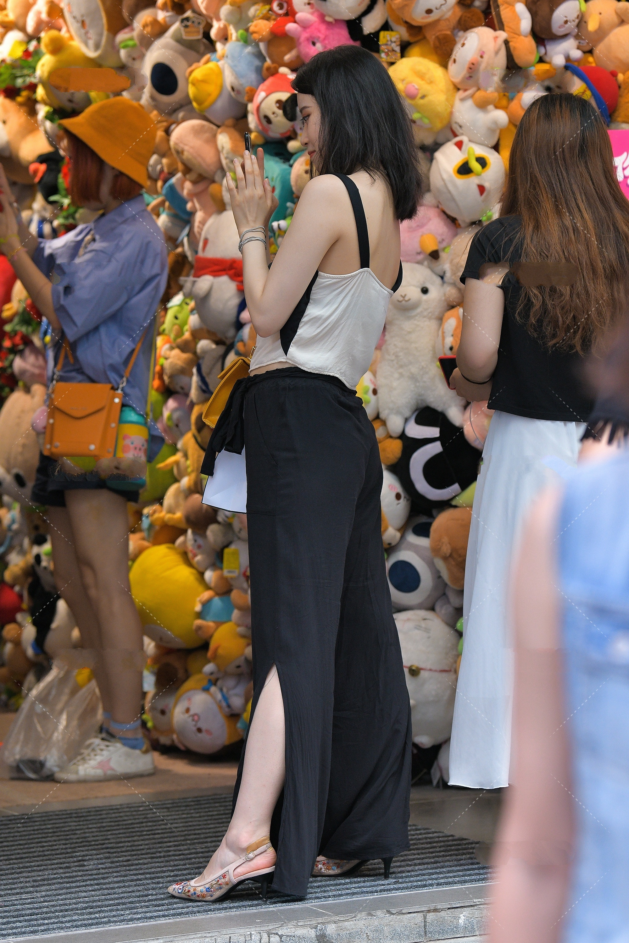 韩版无袖打底衫搭配阔腿裤，潇洒飘逸，满满慵懒风