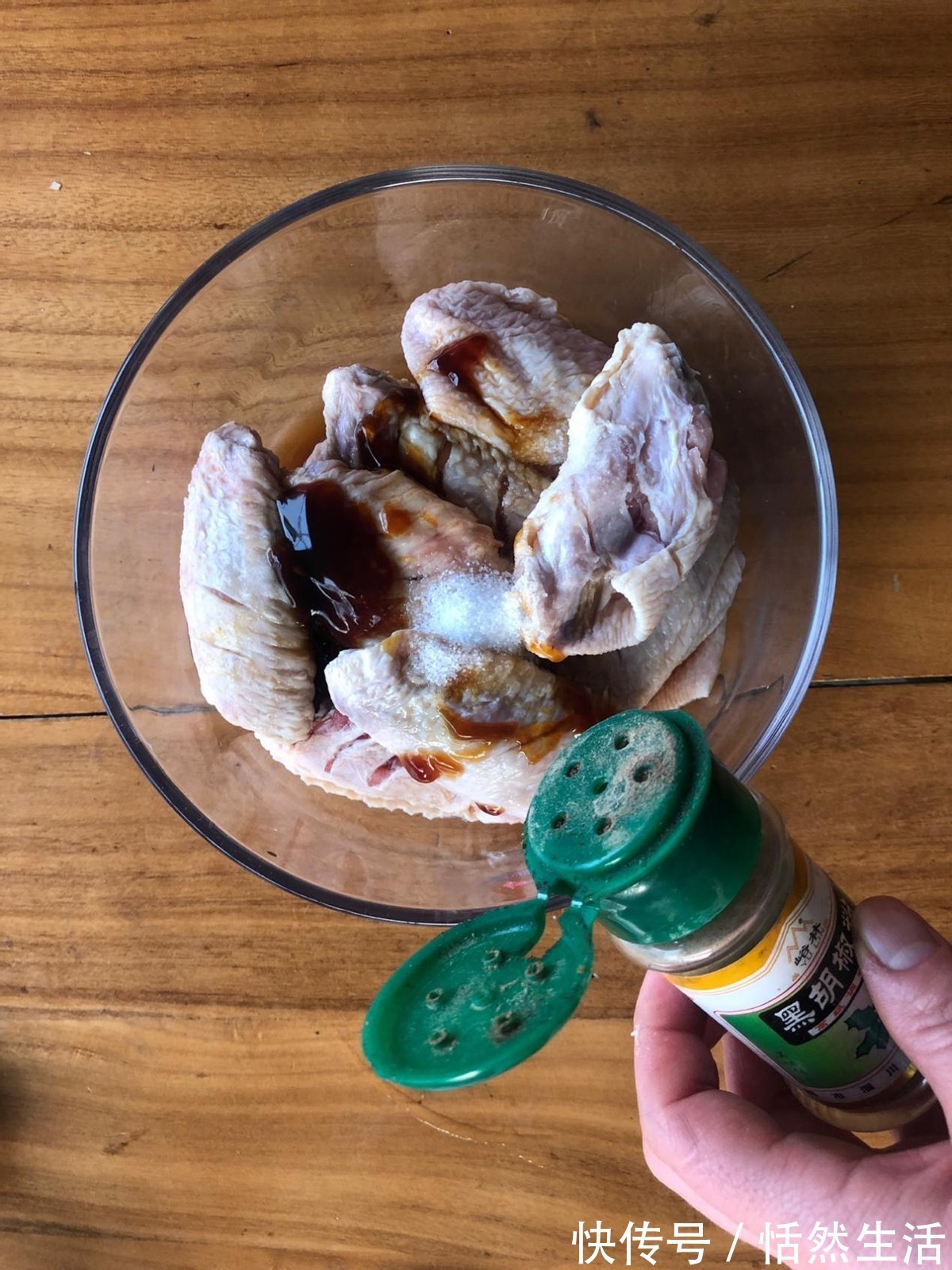 鸡翅|想吃鸡翅的看过来，一个烤箱搞定，好吃到舔手指