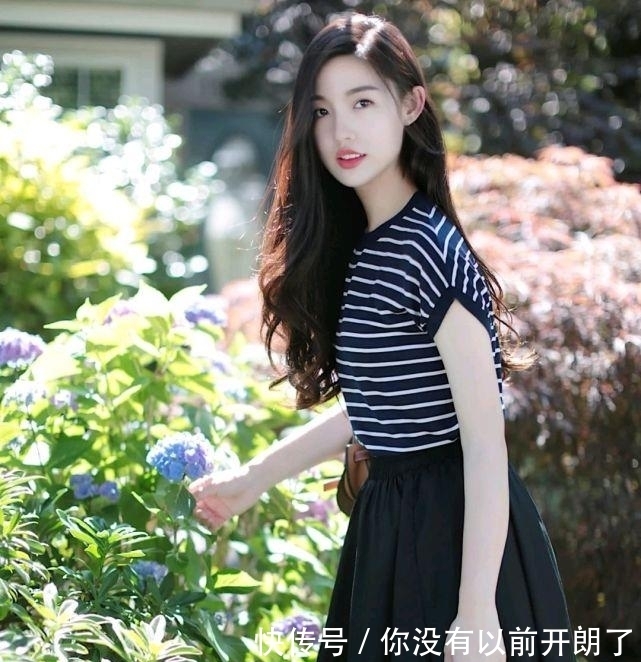 宽松|怎么穿搭才能成为精致的女人？简约休闲风就很高级，值得细细品味