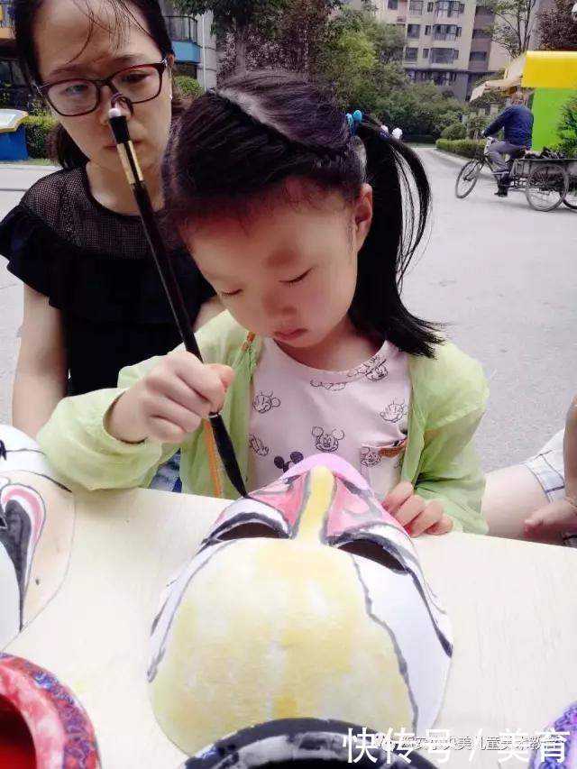 小央|小央美美术教育:DIY小手工,孩子们制作着各自奇思妙想的脸谱