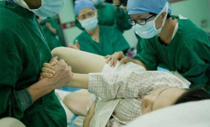 老公|生孩子时,孕妈妈要不要把娘家人请过来?来了有几点好处要知道