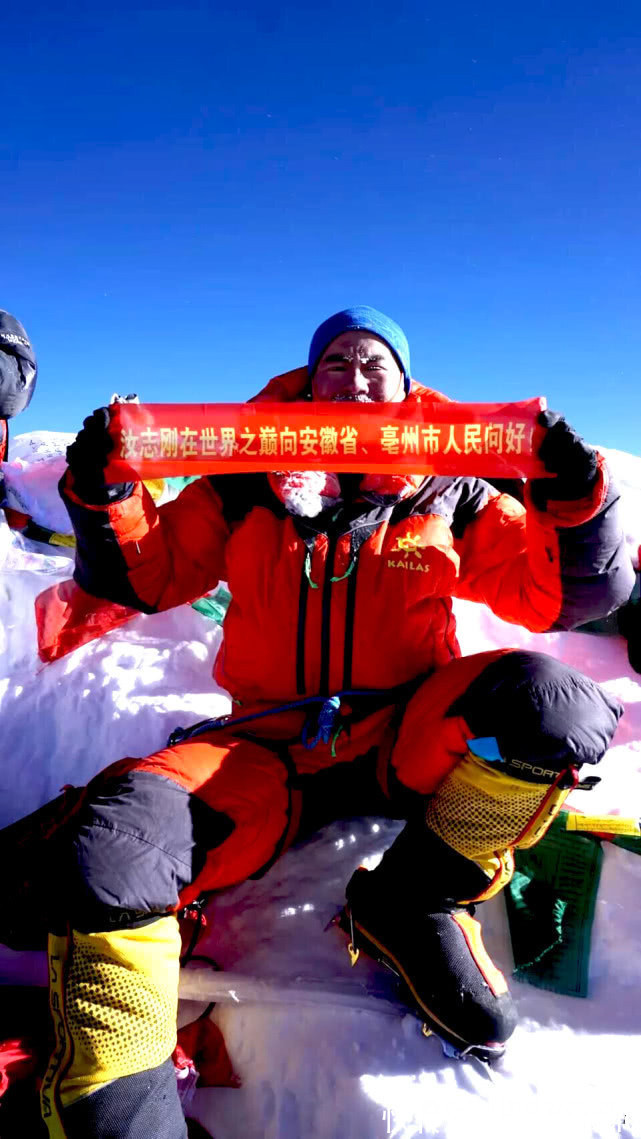 夏尔巴人|珠峰神秘夏尔巴人到底有多“神”，海拔8千米，背负常人5倍重物