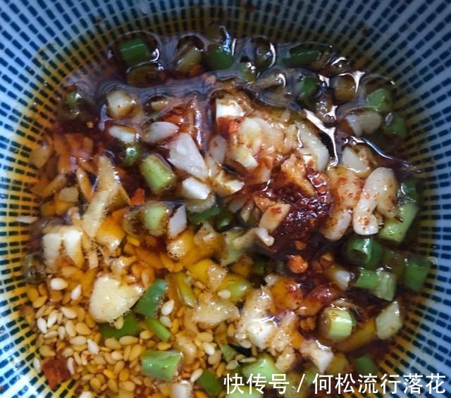 黑豆豆腐|蘸汁黑豆腐，低脂清爽，简直不要太好吃！