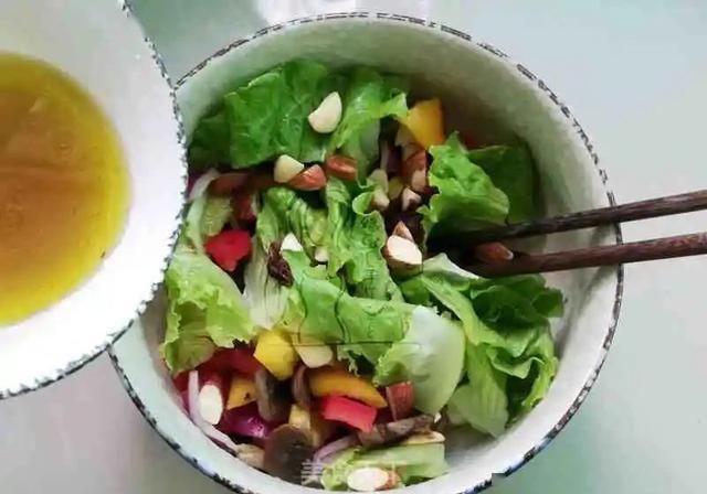 减肥瘦身吃什么送你8道清爽减脂沙拉，边吃边瘦不是梦哦