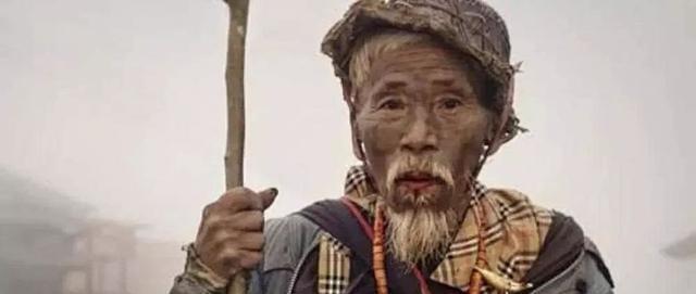 首长|一位老乞丐找到红军,身份令师首长惊讶,总理竟亲自出门迎接