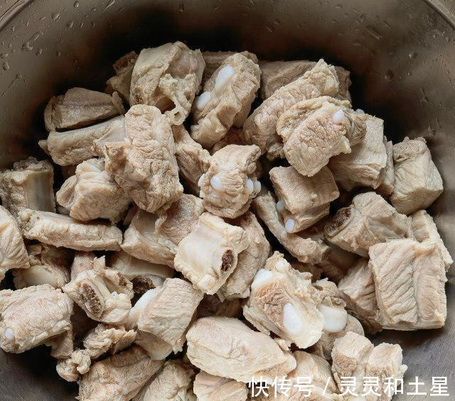 美食天下|十三香麻辣排骨，麻辣入味儿，好吃下饭！