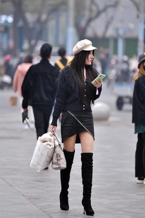 大长腿|粉色大衣搭出街太甜美，非常养眼好看，高贵的颜值和气质太高冷