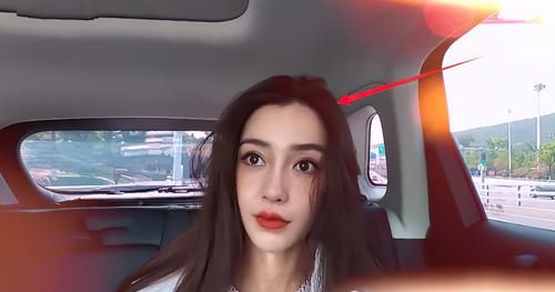 发量|Baby在《跑男》中摘下假发，真实发量暴露无遗，一旁的蔡徐坤都看傻了眼