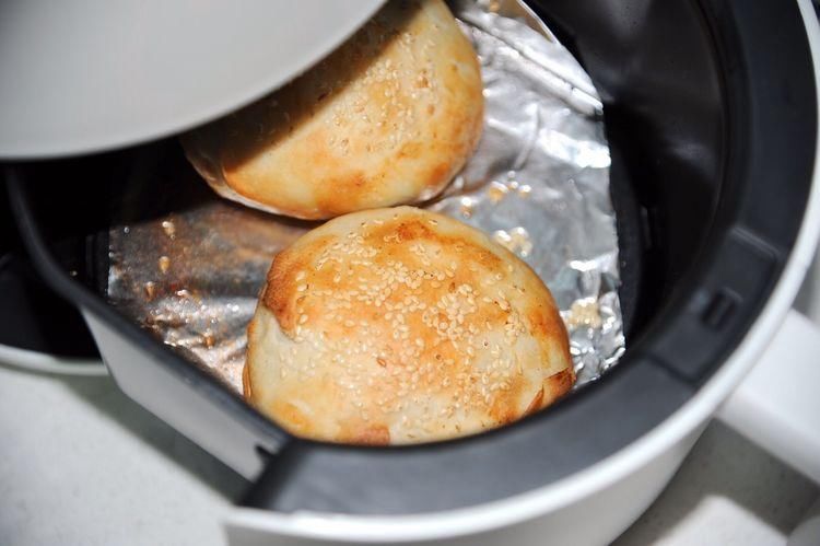 空气炸锅烤槐花肉馅饼，基本没什么厨艺要求，成功率极高