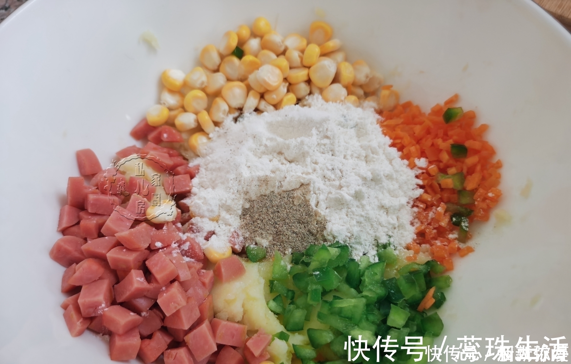 土豆别在炖着吃,加2个鸡蛋,简单一煎,外皮酥脆,孩子超爱吃