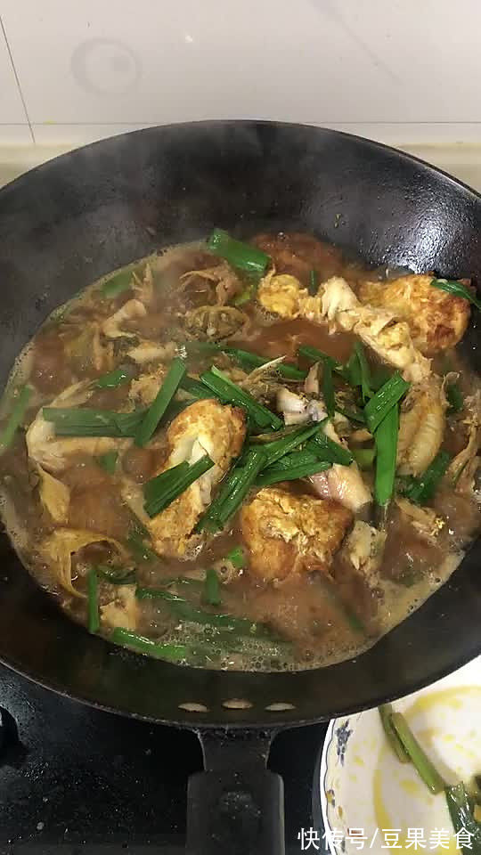 这道黄丫角焖鸡蛋连续吃了3碗，全家人都一致好评