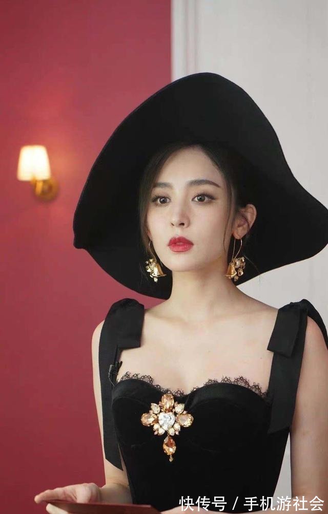 针织衫 中年女人的“早秋穿搭”来啦!这3条裙子就可以让你美一整个秋天!