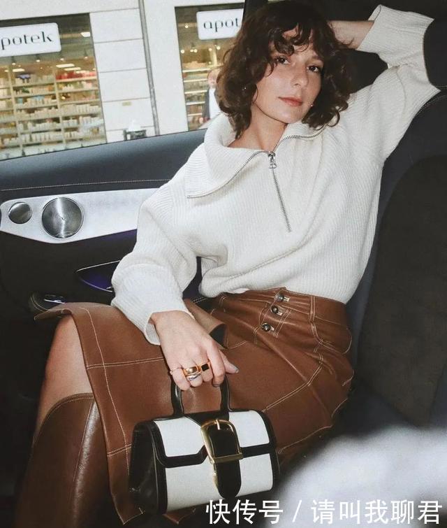 驼色|4、50岁的女人,冬天别再只穿“驼色”,“咖啡色”才更高级显贵