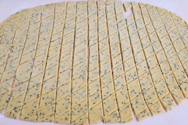 零食|过年女儿就馋这零食,不加一滴油一滴水,酥脆可口,每年都做5斤