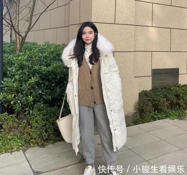 脚踝|今冬有种保暖穿搭叫“厚外套+包脚踝”，时髦显瘦又显高