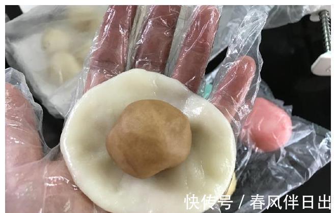 糯米粉|月饼新做法，不用烤箱，不用面粉，软糯Q弹，好吃不胖零失败