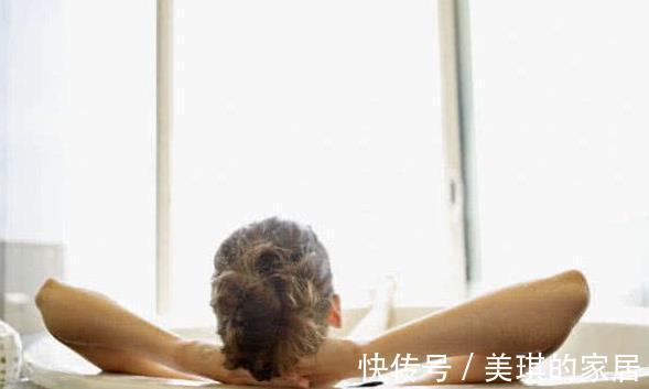 沐浴露|女性洗澡时,尽可能少做“2举动”,肌肤会和你说谢谢,别忽视