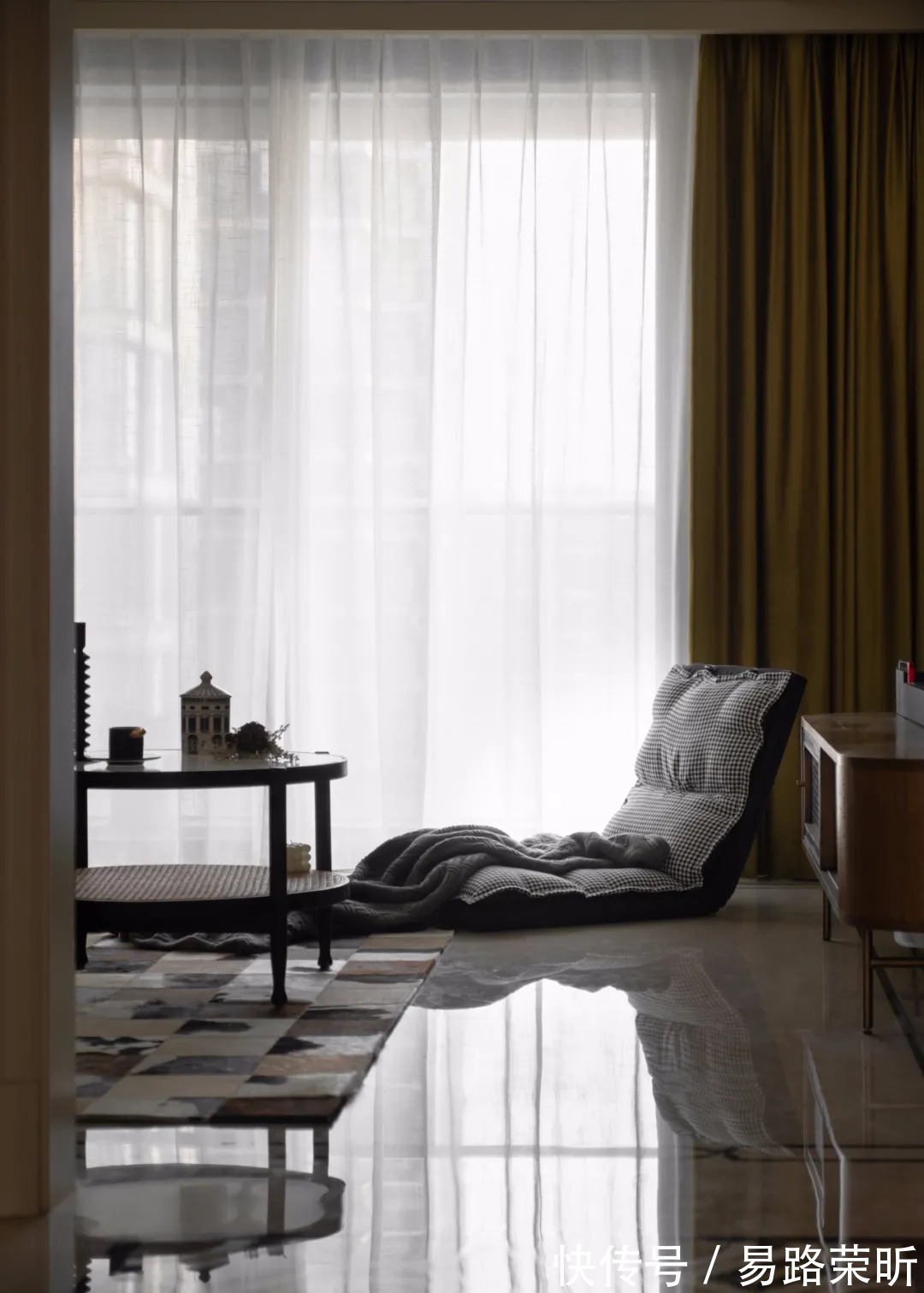 住所|把屋主中意的颜色通通搬到家中,塑造出一个时尚又颇具复古气息的高级感住所