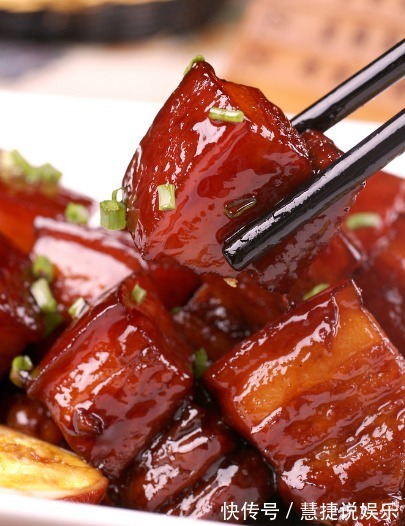 做红烧肉时，别用酱油和啤酒了！换成它，红烧肉入口即化不油腻！