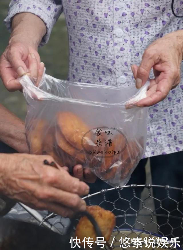 街边卖早餐的，都在碗上套个塑料袋，盛的都是滚烫热饭，有毒吗