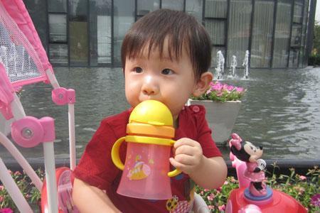 脾胃|“积食”频频找上孩子儿科医生直言忠告远离3物,多喝1水!