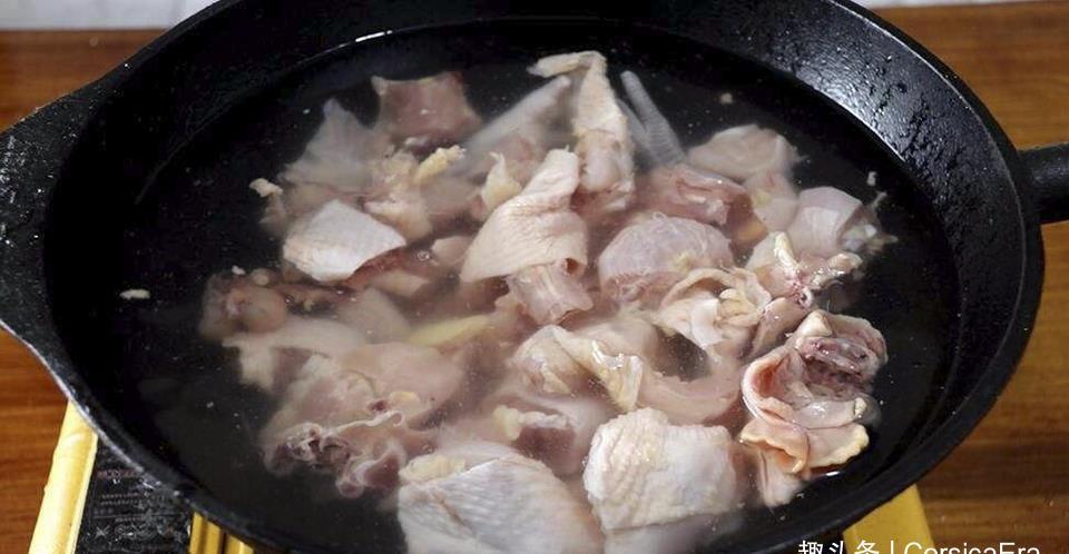 鸡肉|简单做的三杯鸡,就不需要泡菜年糕了,火锅就更无法比了!