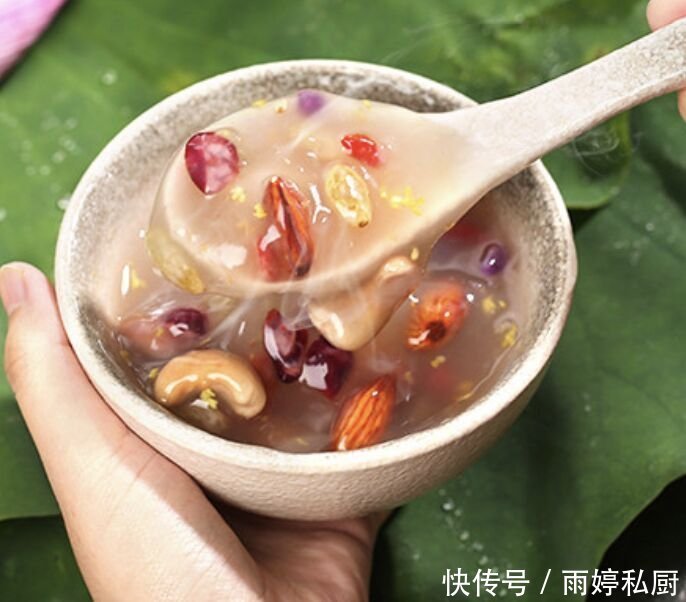 奔四的女人，饮食记住：常吃5种美食，美味营养，面如桃花气色好