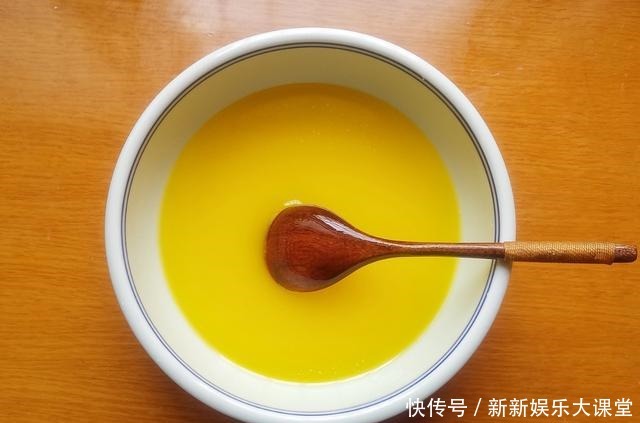 不用打发鸡蛋,也能做出松软可口的小蛋糕,简单易学,成功率超高