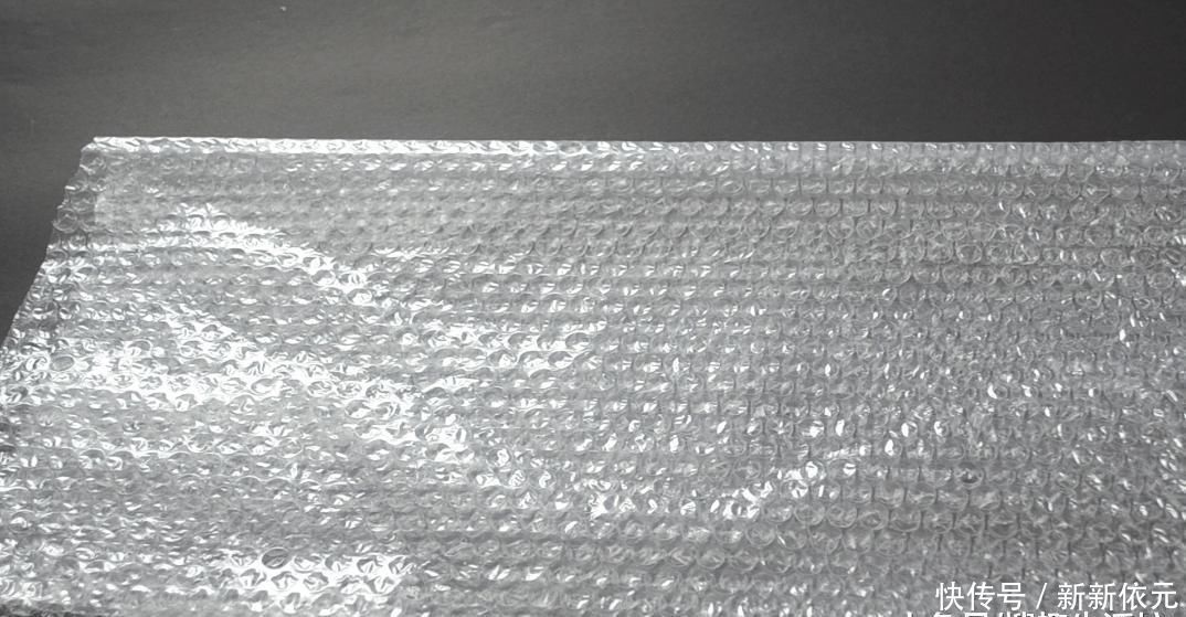 快递箱里的气泡垫别扔了, 没想到它作用这么大, 家家户户用的到
