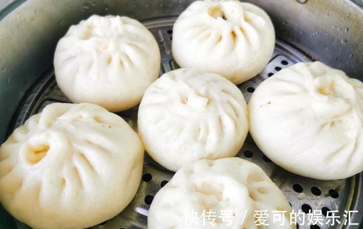 调牛肉馅，记住“一个窍门”，调好后鲜嫩多汁，包包子喷香好吃