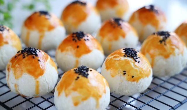 外面一个要8块钱,自己在家做好吃无添加,咬一口酥得掉渣,太香