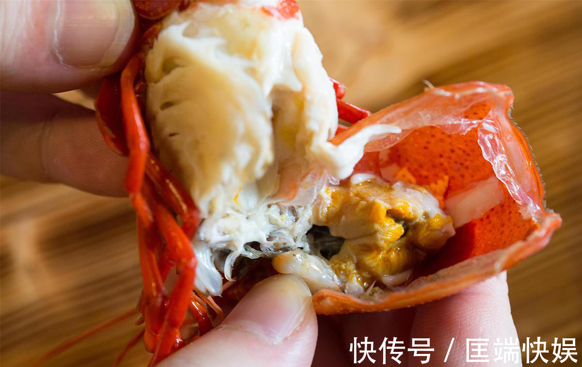 吃虾时,虾头里面是“黄”还是“屎”渔贩告诉你,别再吃错了