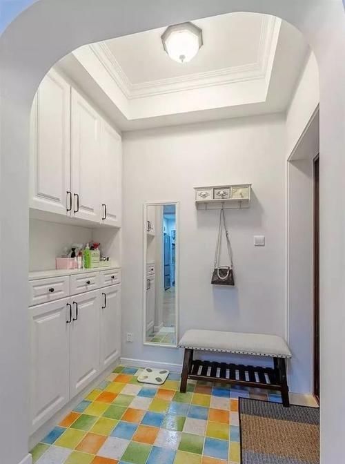 花砖|玄关,别再通铺瓷砖了,当下年轻人都喜欢这样装,也太好看了吧